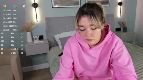 Mia online show from November 27, 7:32 am