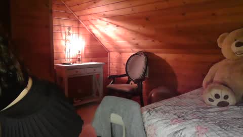 Dahlia Rose online show from March 1, 5:42 am