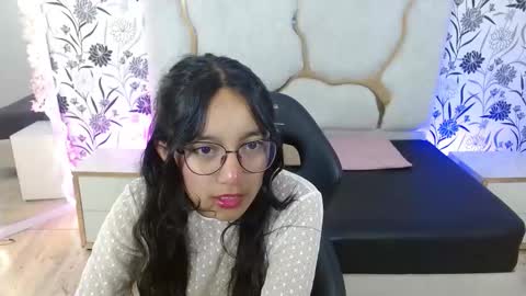 rosee_tay1 online show from December 15, 3:33 am