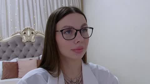 Rose Hubbard online show from February 6, 6:35 pm