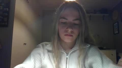 Snapshot of rosie_june chatting on December 3, 7:43 am Rosie online show from December 3, 7:43 am