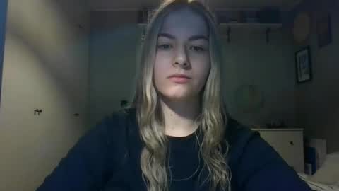 Snapshot of rosie_june chatting on December 13, 11:02 am Rosie online show from December 13, 11:02 am