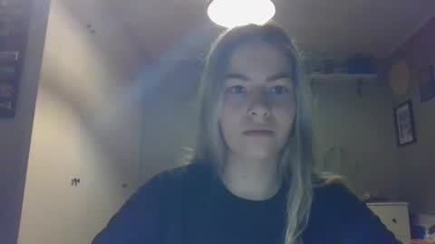 Snapshot of rosie_june chatting on December 17, 7:50 am Rosie online show from December 17, 7:50 am