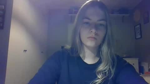 Snapshot of rosie_june chatting on December 18, 7:58 am Rosie online show from December 18, 7:58 am