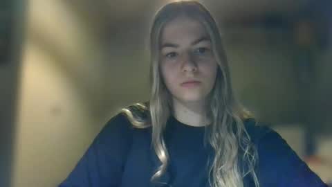 Snapshot of rosie_june chatting on December 19, 7:51 am Rosie online show from December 19, 7:51 am