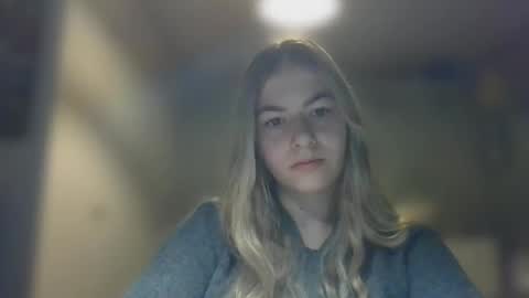 Snapshot of rosie_june chatting on December 23, 8:00 am Rosie online show from December 23, 8:00 am