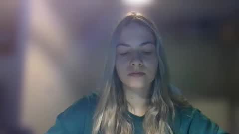 Snapshot of rosie_june chatting on February 18, 8:05 am Rosie online show from February 18, 8:05 am