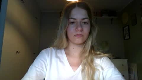 Snapshot of rosie_june chatting on September 9, 6:35 am Rosie online show from September 9, 6:35 am