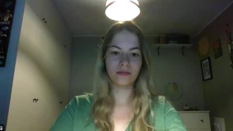 Snapshot of rosie_june chatting on September 11, 6:46 am Rosie online show from September 11, 6:46 am