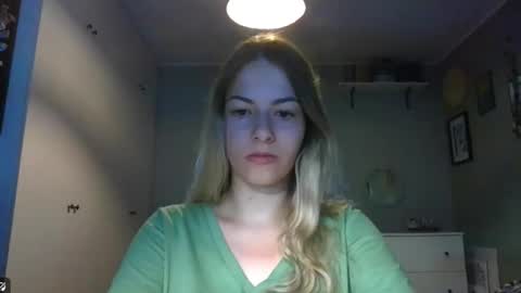 Snapshot of rosie_june chatting on September 12, 6:46 am Rosie online show from September 12, 6:46 am