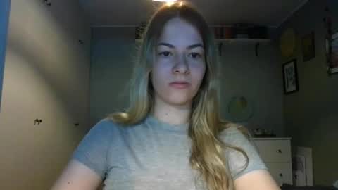 Snapshot of rosie_june chatting on September 15, 6:46 am Rosie online show from September 15, 6:46 am