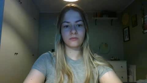 Snapshot of rosie_june chatting on September 17, 6:37 am Rosie online show from September 17, 6:37 am