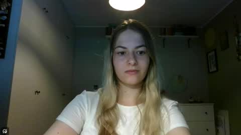 Snapshot of rosie_june chatting on September 19, 8:27 am Rosie online show from September 19, 8:27 am