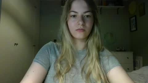 Snapshot of rosie_june chatting on September 22, 6:37 am Rosie online show from September 22, 6:37 am