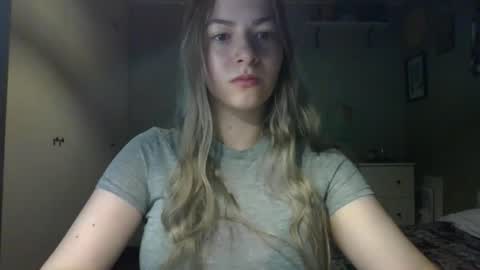 Snapshot of rosie_june chatting on October 13, 6:35 am Rosie online show from October 13, 6:35 am