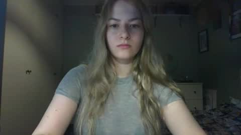 Snapshot of rosie_june chatting on October 16, 6:47 am Rosie online show from October 16, 6:47 am