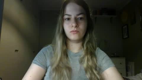 Snapshot of rosie_june chatting on October 17, 6:49 am Rosie online show from October 17, 6:49 am