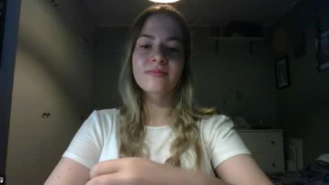 Snapshot of rosie_june chatting on October 22, 6:46 am Rosie online show from October 22, 6:46 am