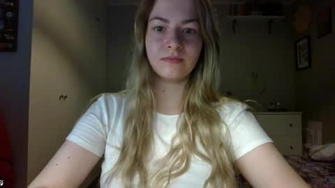 Snapshot of rosie_june chatting on October 24, 7:27 am Rosie online show from October 24, 7:27 am