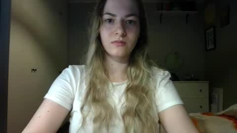 Snapshot of rosie_june chatting on October 30, 8:16 am Rosie online show from October 30, 8:16 am