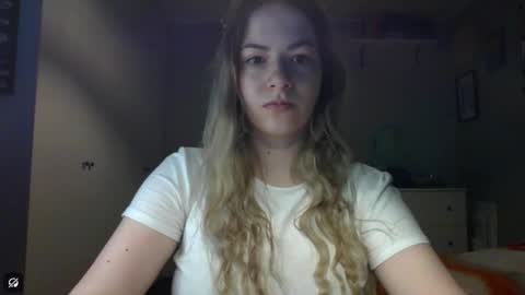 Snapshot of rosie_june chatting on November 3, 7:42 am Rosie online show from November 3, 7:42 am