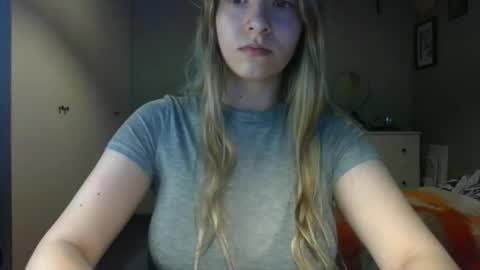 Snapshot of rosie_june chatting on November 7, 8:14 am Rosie online show from November 7, 8:14 am