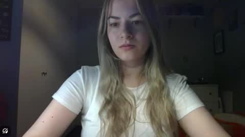 Snapshot of rosie_june chatting on November 19, 8:14 am Rosie online show from November 19, 8:14 am