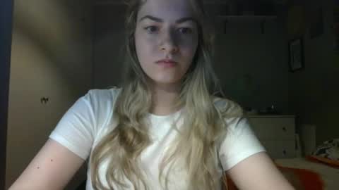 Snapshot of rosie_june chatting on November 21, 7:51 am Rosie online show from November 21, 7:51 am