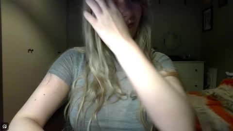 Snapshot of rosie_june chatting on December 16, 9:03 am Rosie online show from December 16, 9:03 am