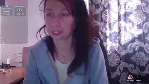 Snapshot of rosiehayes chatting on November 13, 8:24 am RosieHayes online show from November 13, 8:24 am