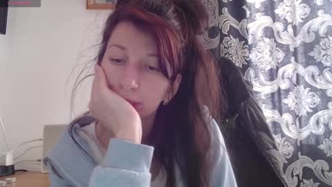 Snapshot of rosiehayes chatting on November 15, 9:06 am RosieHayes online show from November 15, 9:06 am