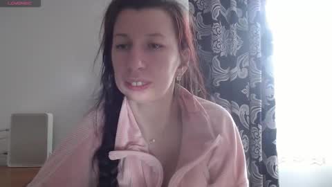 Snapshot of rosiehayes chatting on November 25, 9:20 am RosieHayes online show from November 25, 9:20 am