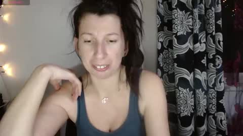 Snapshot of rosiehayes chatting on December 13, 8:47 pm RosieHayes online show from December 13, 8:47 pm