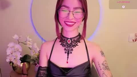 Snapshot of rosse_98_ chatting on December 4, 3:21 pm Miss Rosse online show from December 4, 3:21 pm