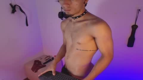 rosse_one online show from November 18, 6:12 pm