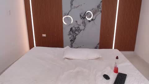 Rossi Hill online show from November 15, 1:29 pm