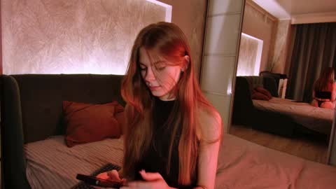 rosy_black_ online show from December 3, 6:37 am