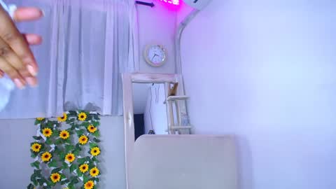 rous_25 online show from December 6, 3:22 pm