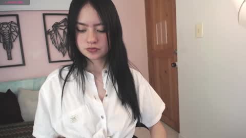 Snapshot of rousee_v chatting on December 11, 8:04 am Rousee online show from December 11, 8:04 am