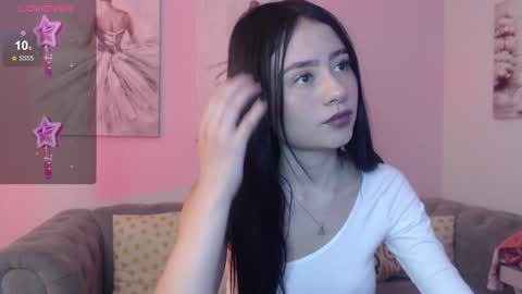 Snapshot of rousee_v chatting on December 18, 8:25 pm Rousee online show from December 18, 8:25 pm