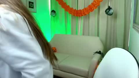 Snapshot of rousee_v chatting on October 31, 2:29 pm Rousee online show from October 31, 2:29 pm