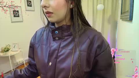 Snapshot of rousee_v chatting on November 28, 1:47 pm Rousee online show from November 28, 1:47 pm