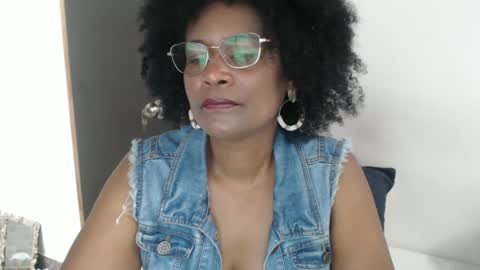 luxa online show from February 8, 3:42 pm