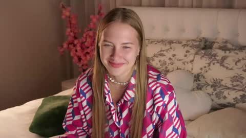 Anna Lokiss online show from September 15, 12:05 pm