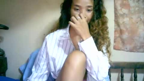 Snapshot of roxanne_98 chatting on December 7, 1:36 am roxanne_98 online show from December 7, 1:36 am