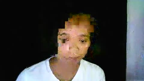 Snapshot of roxanne_98 chatting on January 19, 3:10 pm roxanne_98 online show from January 19, 3:10 pm