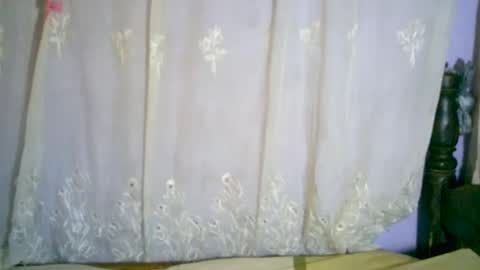 Snapshot of roxanne_98 chatting on February 15, 3:09 am roxanne_98 online show from February 15, 3:09 am