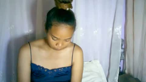 Snapshot of roxanne_98 chatting on February 18, 2:38 am roxanne_98 online show from February 18, 2:38 am