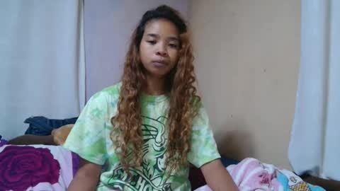 Snapshot of roxanne_98 chatting on October 10, 3:16 am roxanne_98 online show from October 10, 3:16 am