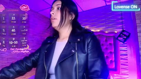 roxanne_han online show from November 20, 11:43 am